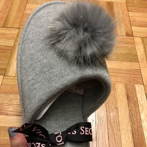 Victoria’s Secret Grey Pom-Pom Slipper size large